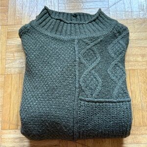 Olive green American Eagle chunky knit sweater in size M